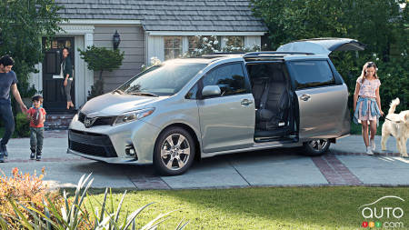 Comment la Toyota Sienna 2018 s'attaque-t-elle aux Pacifica et Odyssey?