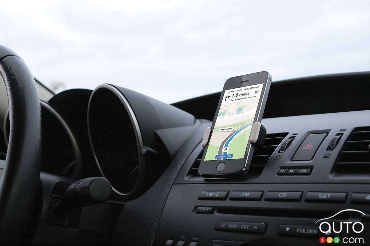 Christmas Gift Ideas: Smartphone Holders for the Car