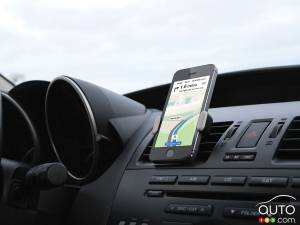 Christmas Gift Ideas: Smartphone Holders for the Car