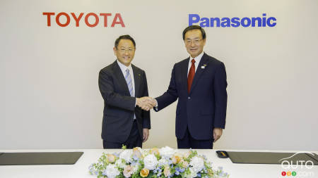 Toyota Plans to Make Batteries with Panasonic