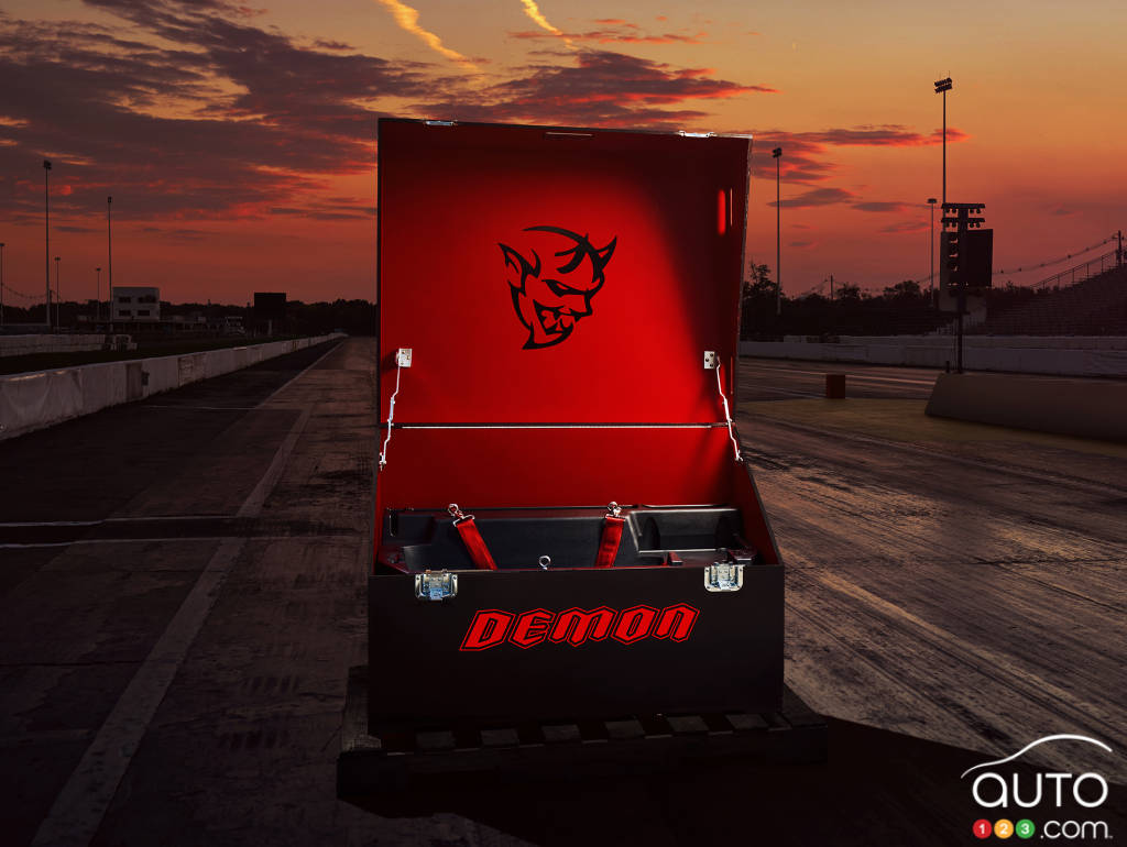 La boîte de pièces et d'outils accompagnant la Dodge Challenger SRT Demon 2018