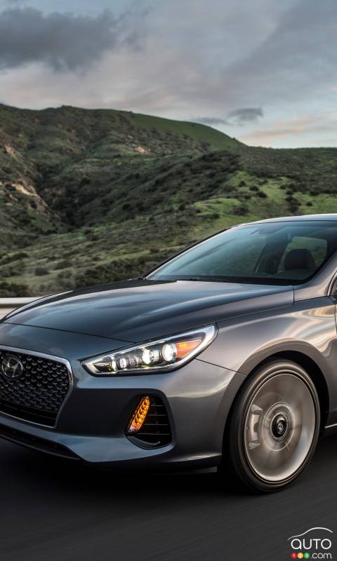 Chicago 2017: All-new 2018 Hyundai Elantra GT unveiled (videos)