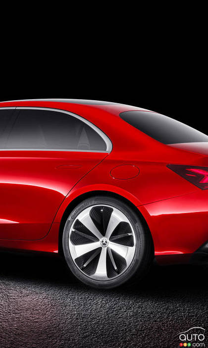 Shanghai 2017: Mercedes Unveils 2 New Sedans, Large & Small