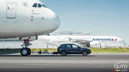 Watch a Porsche Cayenne tow a giant Airbus A380