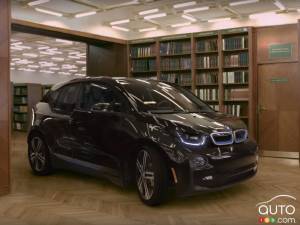 BMW i3 is so quiet it can drive inside a library