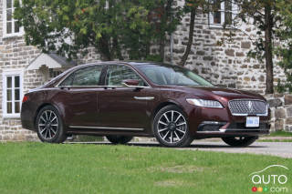 Research 2017
                  Lincoln Continental pictures, prices and reviews