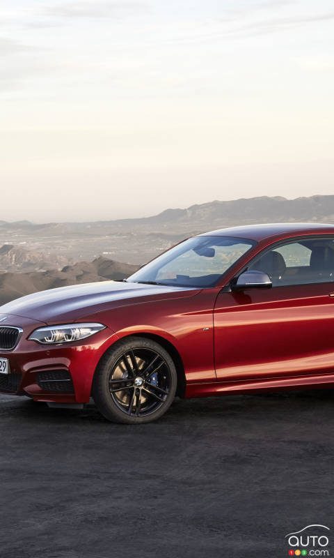Close-Up of the New 2018 BMW 2 Series Coupe and Cabriolet