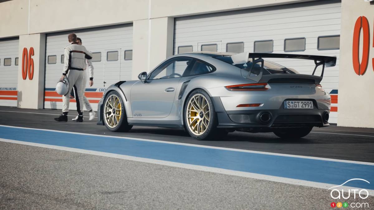 Duel of Legendary Drivers in the 700-hp Porsche 911 GT2 RS