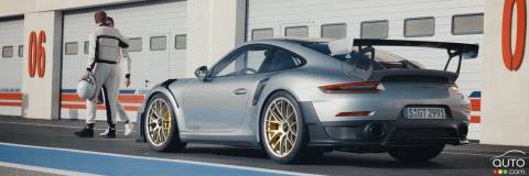 Duel of Legendary Drivers in the 700-hp Porsche 911 GT2 RS