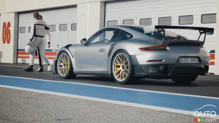 Duel of Legendary Drivers in the 700-hp Porsche 911 GT2 RS