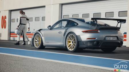 La Porsche 911 GT2 RS de 700 chevaux dans un duel de pilotes légendaires