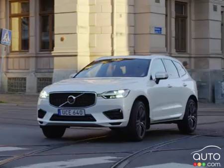 A 3rd look at the upcoming  Volvo XC40, in video