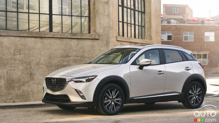 Le Mazda CX-3 2018 ajoute une boîte manuelle et descend sous les 20 000 $