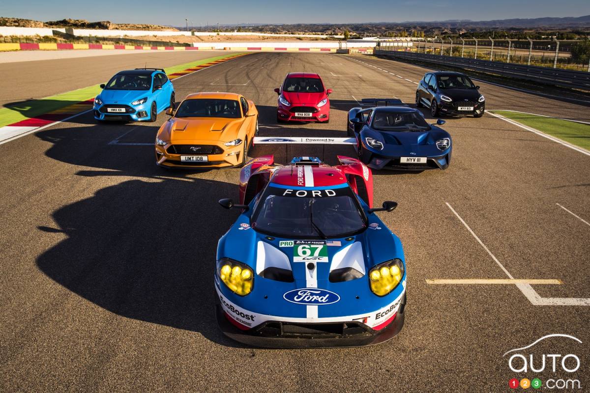 Voyez 8 bolides Ford Performance réunis et poussés à la limite sur la piste