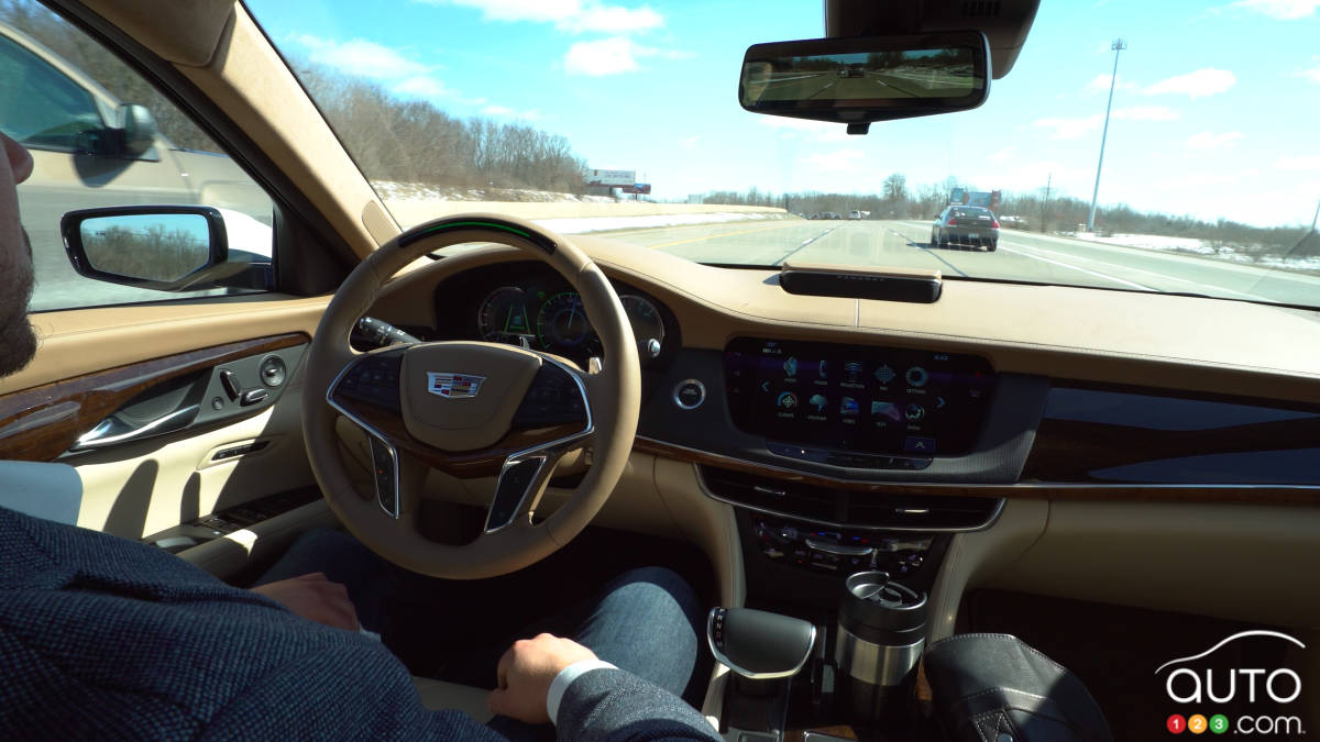 Systèmes de conduite semi-autonomes: Le Super Cruise de Cadillac surpasse l’Autopilot de Tesla