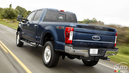 Tailgates that open while on the road: NHTSA to look into Ford Super Duty Trucks