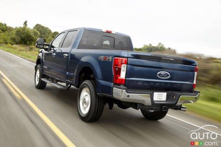 Tailgates that open while on the road: NHTSA to look into Ford Super Duty Trucks