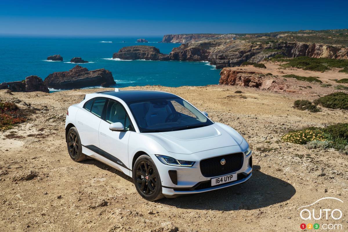 Jaguar-Land Rover to offer Apple CarPlay, Android Auto Compatibility