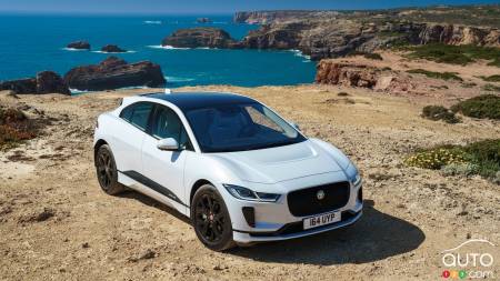 Jaguar-Land Rover to offer Apple CarPlay, Android Auto Compatibility