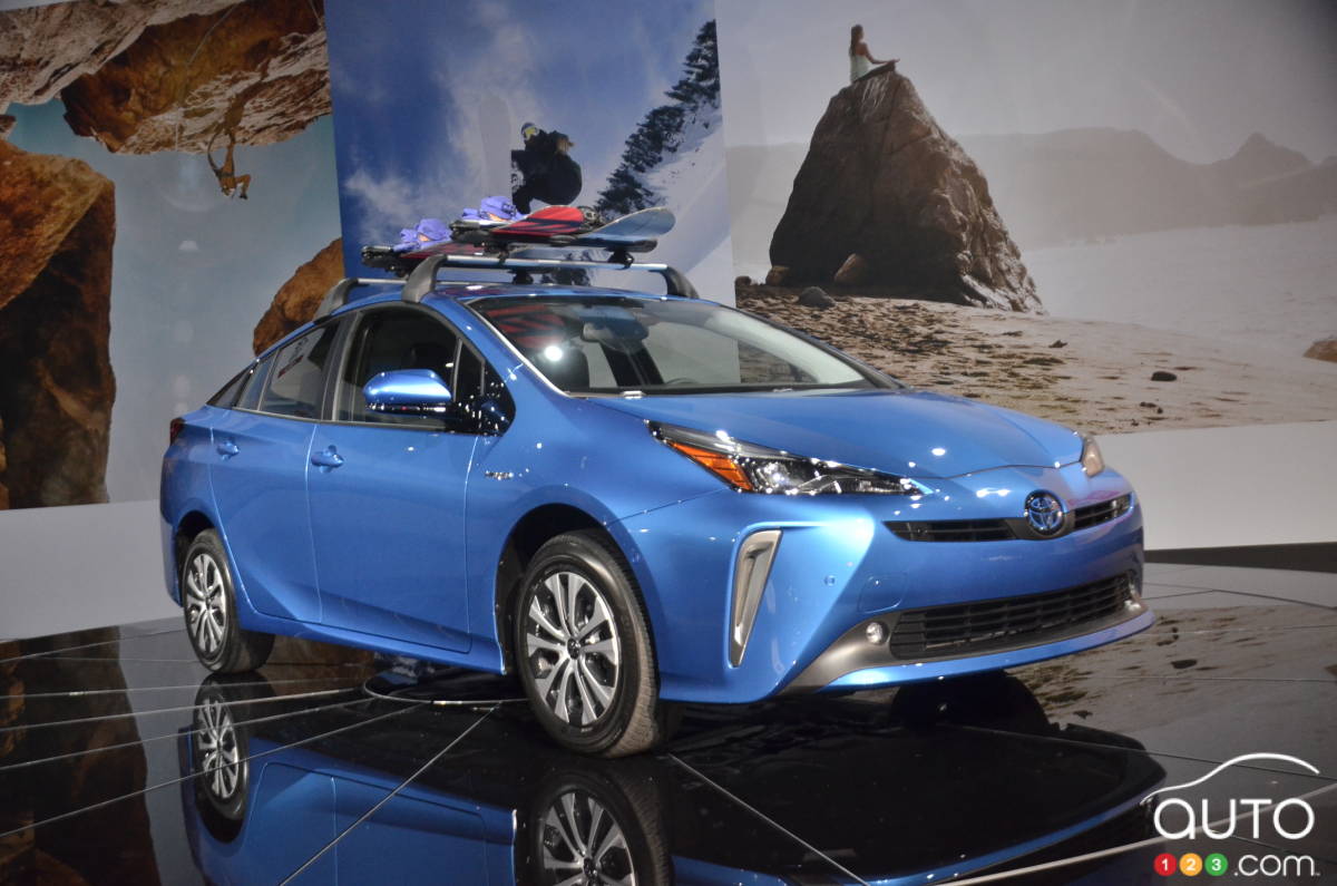 Los Angeles 2018: Toyota unveils Prius AWD-e