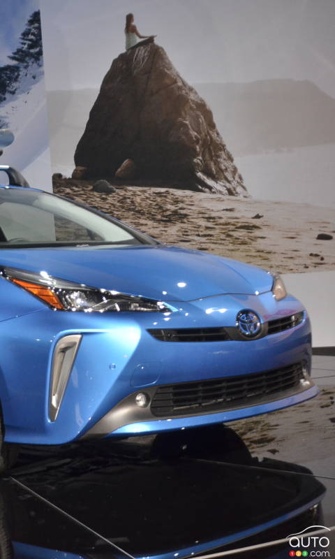 Los Angeles 2018: Toyota unveils Prius AWD-e