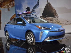 Los Angeles 2018: Toyota unveils Prius AWD-e
