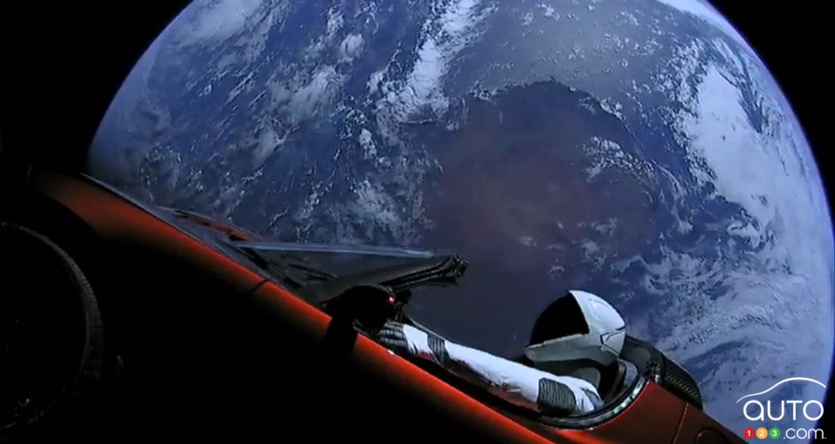 Tesla Launches New Roadster… into Space! (Videos)