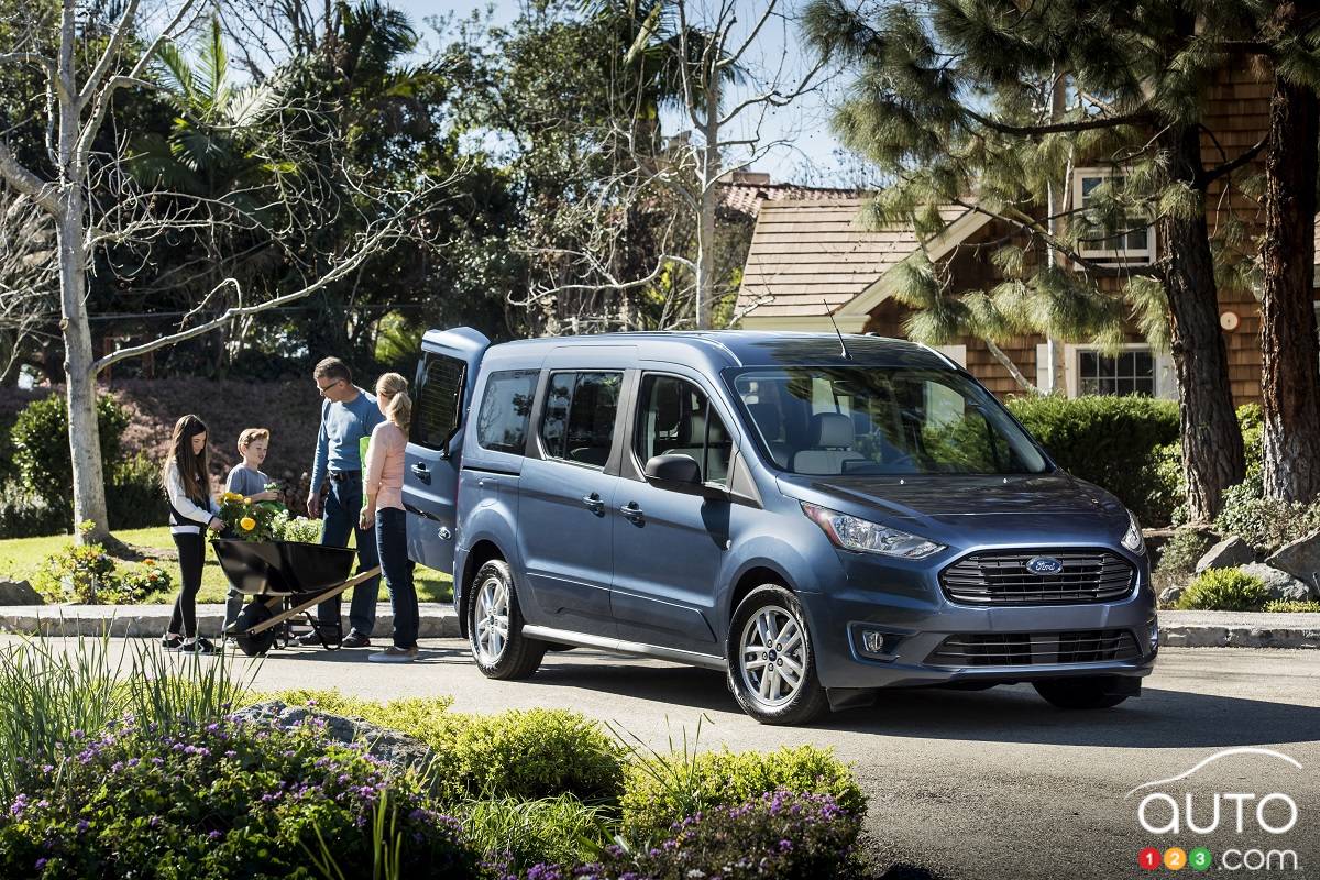 Chicago 2018: Ford Transit Connect Gets Updates, New Engines