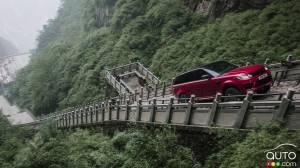 Le Range Rover Sport hybride gravit les 999 marches du paradis