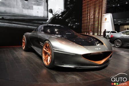 Genesis Essentia Concept Steals Show In Nyc Car News Auto123 New York 2018 Genesis Essentia Star Of The Show