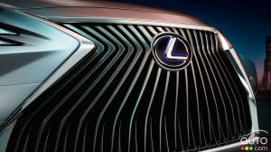 Lexus montre le museau de la prochaine ES