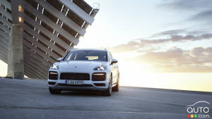 A Range of 44 km for the New 2019 Porsche Cayenne Plug-In Hybrid