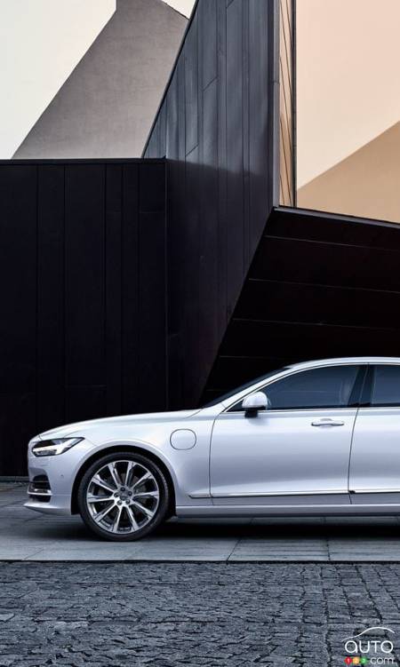 Review of the 2018 Volvo S90 T8 Twin Engine Plug-In Hybrid