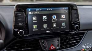 Apple CarPlay and Android Auto: Safer Than Manufacturer's Systems