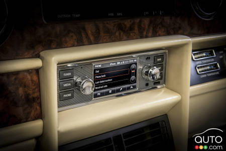 Retrofit your Old Jaguar or Land Rover with a Modern Infotainment System!
