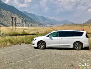 Review of the 2018 Chrysler Pacifica Hybrid: Road Trip Edition!