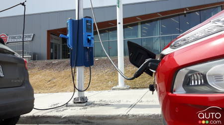 Quoi savoir avant d’acheter une voiture hybride
