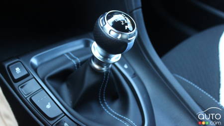 Le véhicule électrique surpasse la boîte manuelle