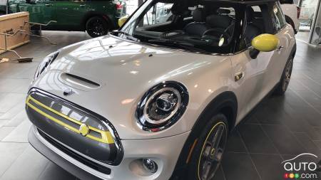 The First All-Electric Mini Makes Debut Appearance in Quebec