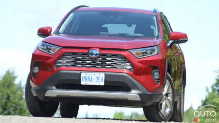 Fuel Tanks of Some 2019 Toyota RAV4 Hybrids Can’t Be Fully Filled