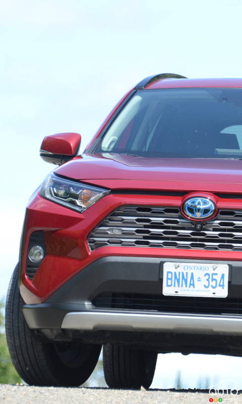 Fuel Tanks of Some 2019 Toyota RAV4 Hybrids Can’t Be Fully Filled