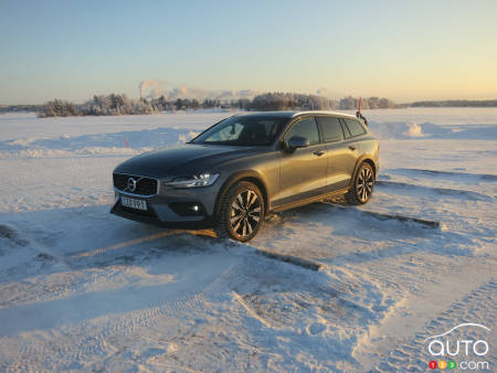 First Drive of the 2019 Volvo V60 CC and T8 hybrid