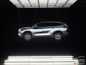 2020 Toyota Highlander Teased Before New York Auto Show Premiere