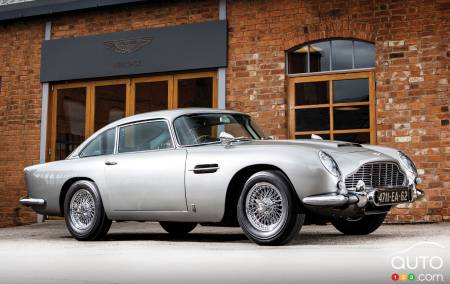 Une Aston Martin DB5 de James Bond s’en va à l’encan