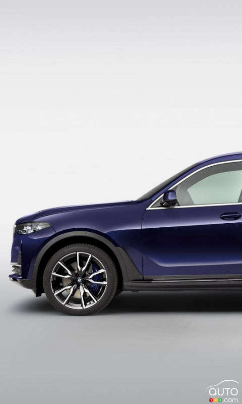 BMW Shows Off a Pickup Version of New X7 SUV