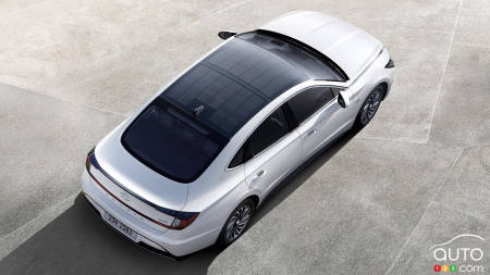 Next Hyundai Sonata Hybrid Will Use Solar Roof to Provide Additional Range