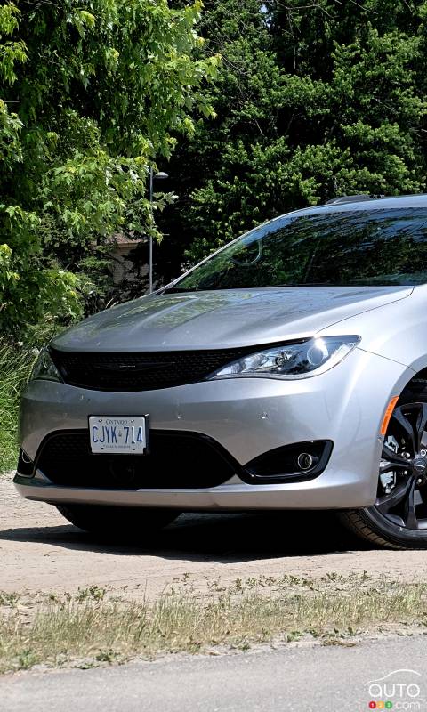 2019 Chrysler Pacifica Review: Road-Tripping the Light Fantastic