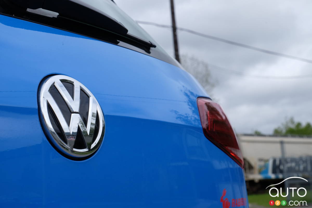 Volkswagen change son logo