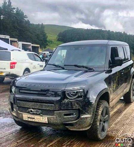 Le nouveau Land Rover Defender 2020 aperçu sur le plateau de James Bond