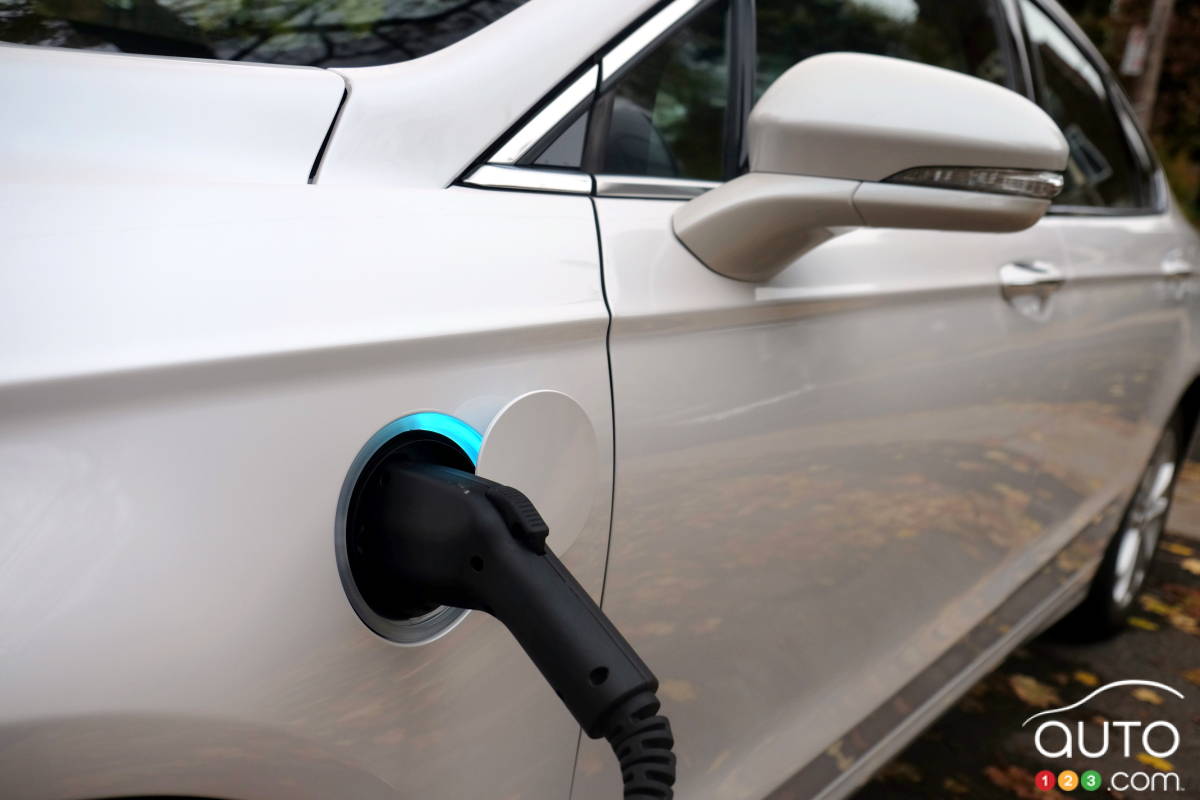 42% of Americans Think an Electric Car Needs Gas to Run